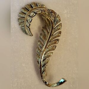 Vintage Textured Goldtone Fern Leaf Brooch / Pin